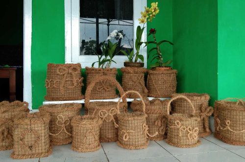 Anyaman sabut kelapa untuk hiasan rumah