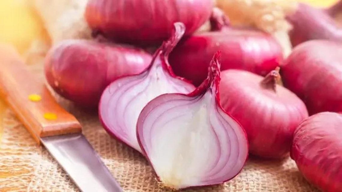 cara mengupas bawang merah cepat