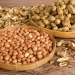 bagaimana cara mengupas kacang tanah