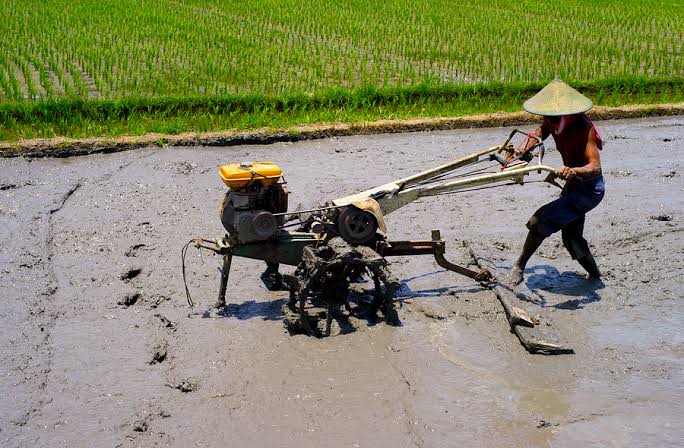 alat modern untuk petani