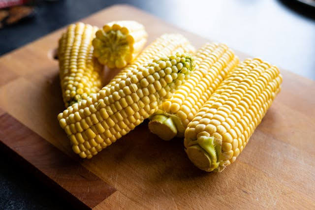 cara memisahkan biji dari tongkol jagung